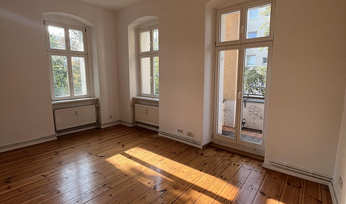 Bezugsfrei - 3-4-Zimmer-Albauwohnung mit Balkon - Provisionsfrei