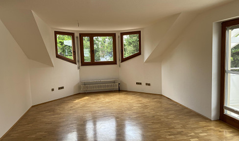 Beautiful, bright 3 room top floor apartment 83sqm with balcony and EBK in Ehrenkirchen