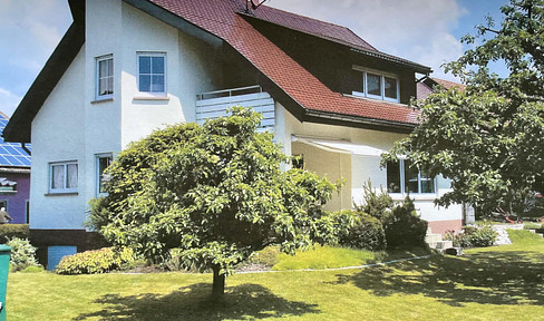 Geräumiges Haus mit großem Garten in ruhiger Lage, mit Einliegerwohnung und Doppelgarage