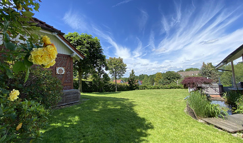 Energy-efficient country house with park-like garden