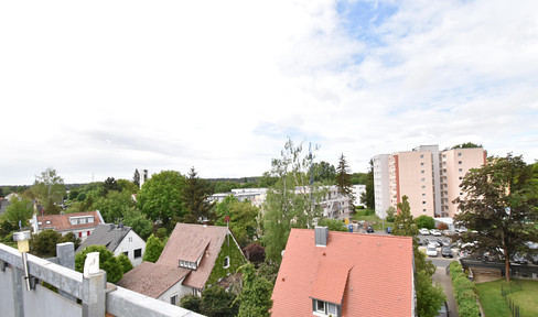 Great view: 1-bedroom penthouse apartment with roof terrace and parking space