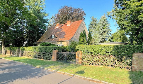 Potsdam OT Neu Fahrland ! Landhausvilla auf parkähnlichem Grundstück in sehr ruhiger Lage !