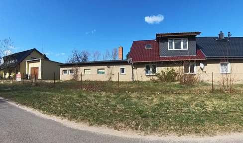 12 Zimmer | 164 m² | Doppelhaushälfte mit Entwicklungspotenzial nahe der Müritz- provisionsfrei