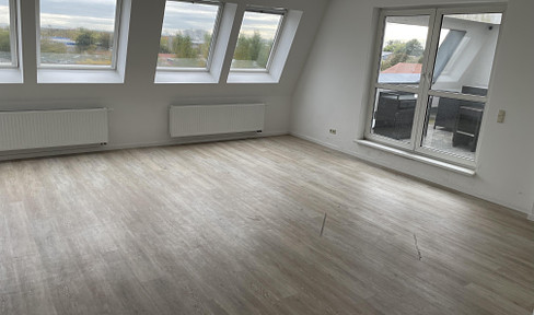 Helle, gut geschnittene 4,5-Zimmer-Dachterrassenwohnung in Unterschleißheim