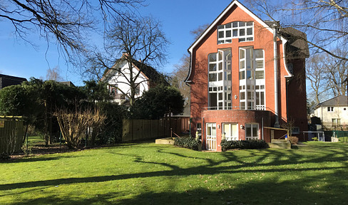 IE906 - Rahlstedt - Traumhaft modernisierte 2 Zi.-Wohnung mit großer Terrasse in schöner Villa!