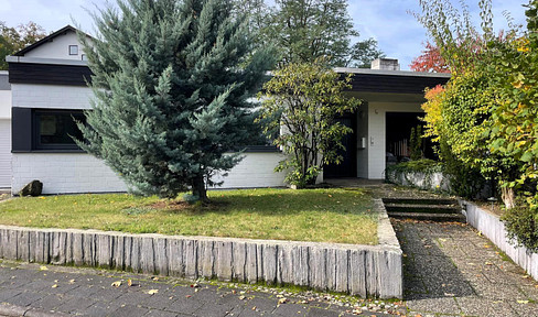 Provisionsfrei: Schicker, großer Splitlevel Bungalow in gutem Zustand, top Feldrandlage!