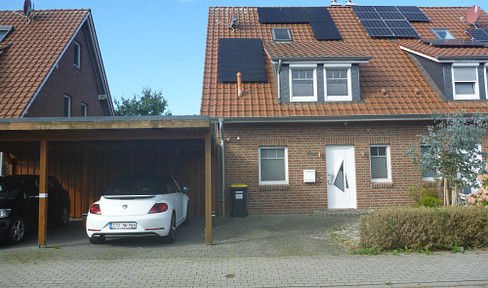 Semi-detached house in a quiet location with a view of the countryside