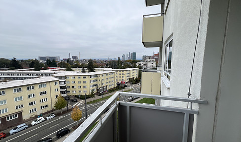 Neuwertige 1-Zimmer-Wohnung mit Balkon und Skyline-Blick in Frankfurt-Sachsenhausen