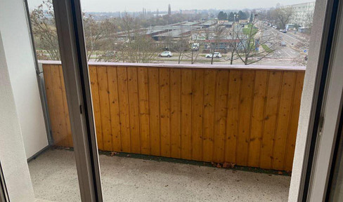 Balcony and fitted kitchen - 4-room apartment - Nördliche Neustadt