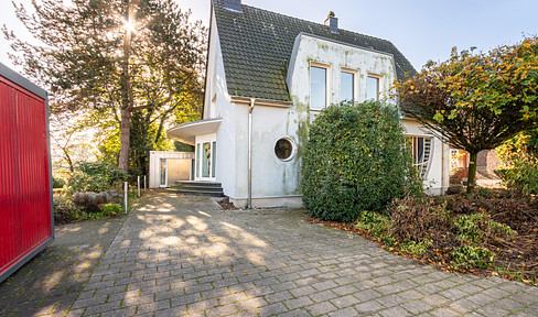 Villa with lots of potential in a prominent location in Bottrop-Grafenwald