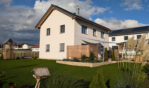 Ihr Traum vom ökologischen Massivholz-Lehm-Haus vor den Toren des Altmühltals