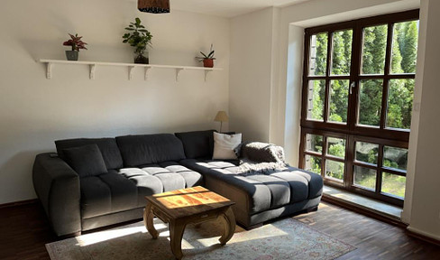 Beautiful 3-room apartment with 180 m2 garden in Munich Solln