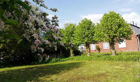 EG Wohnung in ruhigem Zweifamilienhaus sucht Hobbygärtner