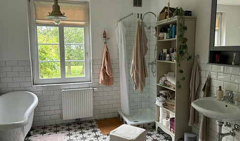 EG Wohnung in Alleinlage mit eigenem Gartenanteil