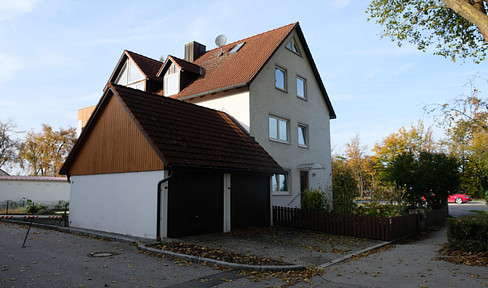 Spacious and well-kept 3-family house with large plot - prime location in Erding