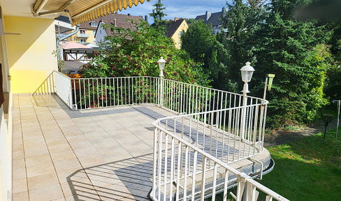 sunny and quiet 4 room ground floor apartment with beautiful mountain view plus 1 room in the attic 12m²