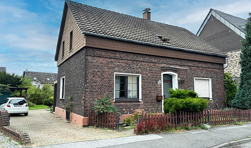 Detached house with granny apartment in Moers