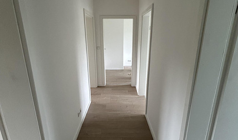 Refurbished 3-room apartment, 65 sqm, kitchen, bathroom & balcony in Neurott, Langen (Hesse)