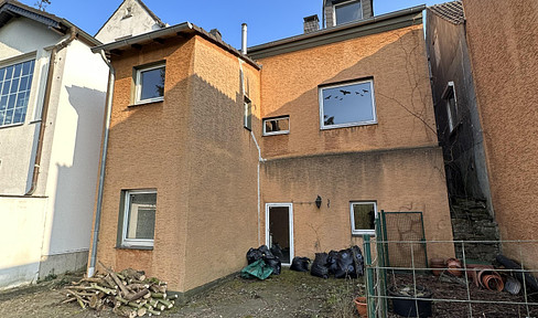 Detached house in Dortmund-Schüren in need of renovation