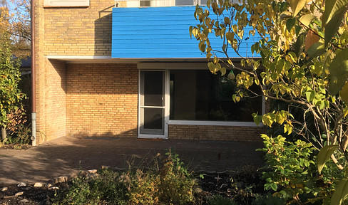 Partially renovated terraced house in HH-Schnelsen