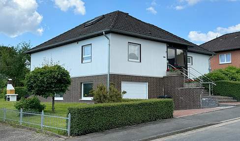 Detached house with conservatory and two terraces in a well-kept garden, near Göttingen