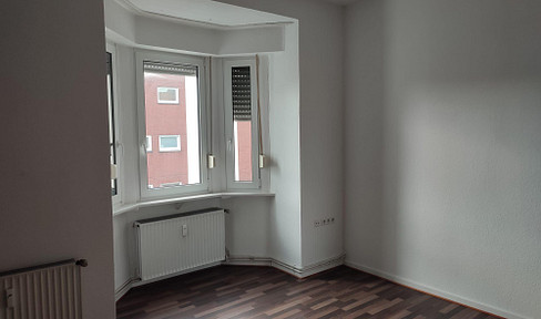 Living by the park! Beautiful three-room apartment with balcony near OLG