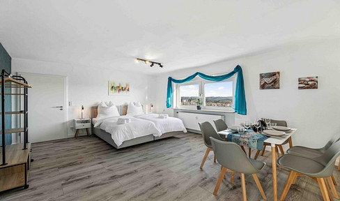 Comfortable living in 4 rooms: Freshly renovated incl. fitted kitchen + garage