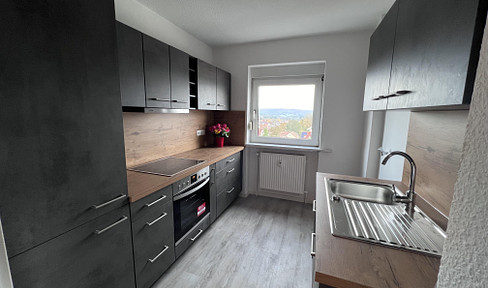 Comfortable living with a view: Barrier-free, freshly renovated incl. fitted kitchen + garage