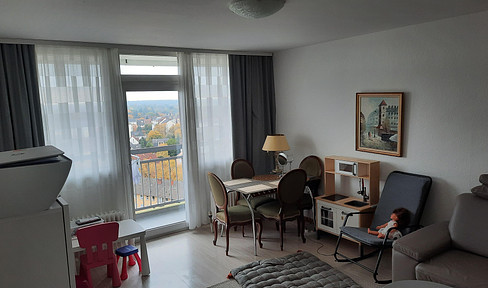 2-Zimmer-Wohnung mit Skylineblick / wird frisch renoviert