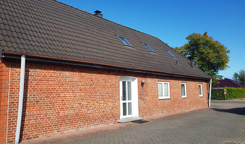 Detached house with large barn