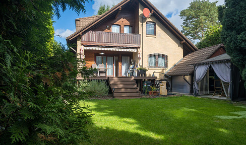 Commission-free: Family paradise in country house style with garden, 2 terraces, balcony in the middle of Berlin