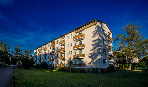 Bezugsfreie kernsanierte 2 Zimmer mit Balkon