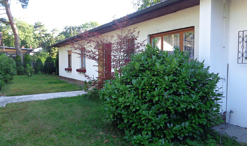 Detached detached house with 7 rooms in Berlin Kladow (Spandau) with large garden