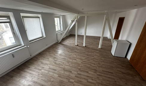 Sehr große 2 Zimmer Wohnung Renoviert mit Küche