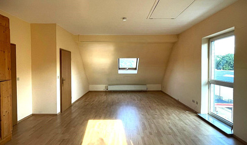 Good yield with exceptional gallery apartment incl. garage and parking space - commission-free!