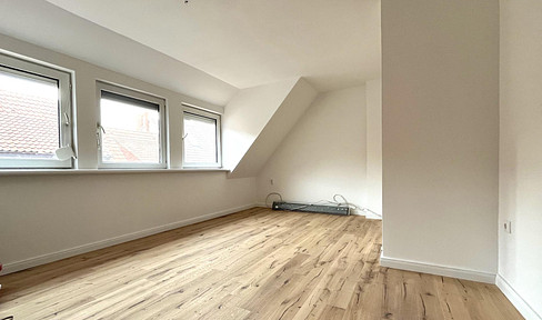 Top renovated: 2-room apartment with fitted kitchen in Hastedt