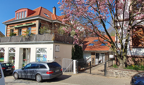 Small office unit with shop window near market square