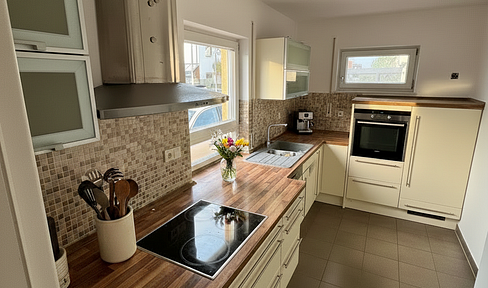 Beautiful corner terraced house with EBK in Baiersdorf - from private owner / commission-free