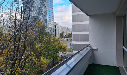 Zentrale 3-Zimmer-Wohnung mit Balkon am Alexanderplatz