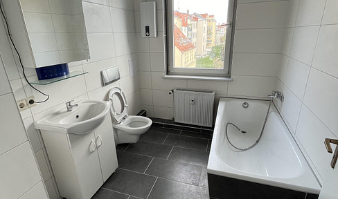 Freshly renovated attic apartment in Gohlis-Süd with modern bathroom