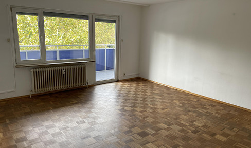 Without estate agent, from private owner: 3-room apartment with balcony in well-kept MFH - FFM Bornheim