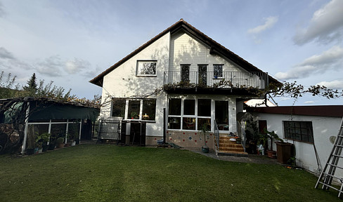 Gut gepflegtes Zweifamilienhaus in Veitsbronn