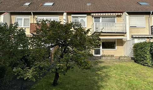 Mid-terrace house in a central and quiet location