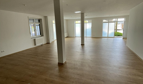 Spacious commercial space in a sought-after location in Meerbusch-Lank-Latum!