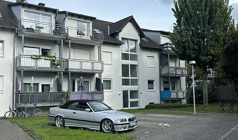 Schöne DG Wohnung mit Balkon und Stellplatz