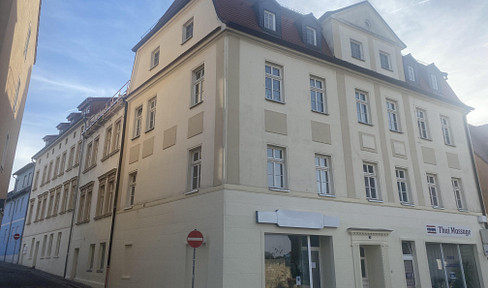 Spacious 2.5-room apartment with fitted kitchen