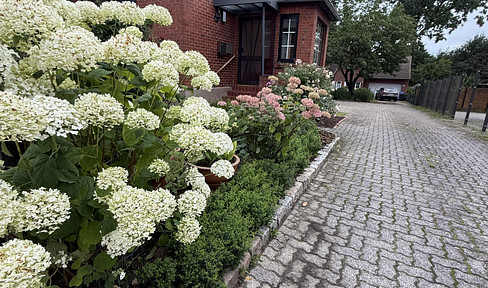 Newly renovated spacious 3-room first floor apartment with upscale interior design