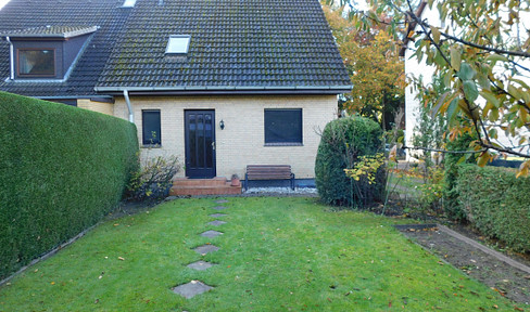 Charming semi-detached house with garden, sauna and piano in Konradshöhe, Berlin on a temporary basis