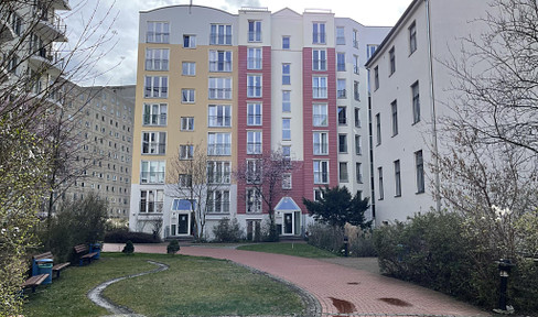 Alexanderplatz: Ruhige möblierte 3 Zimmer Neubauwohnung mit Tiefgarage u. Doorman