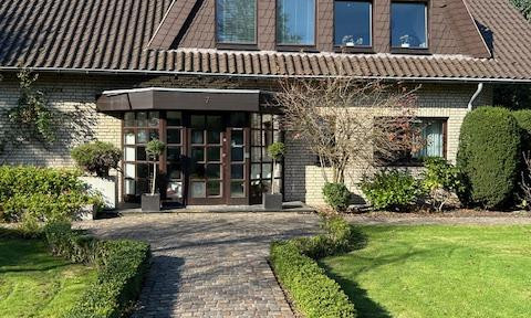 Möblierte Einliegerwohnung mit Gartennutzung und separatem Eingang sehr gute Ausstattung